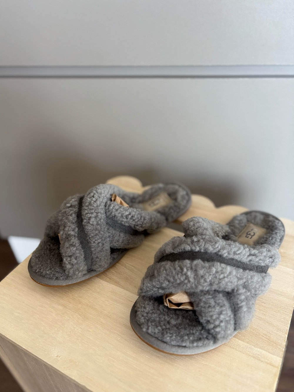 UGG Scuffette slippers women’s size 7 color gray